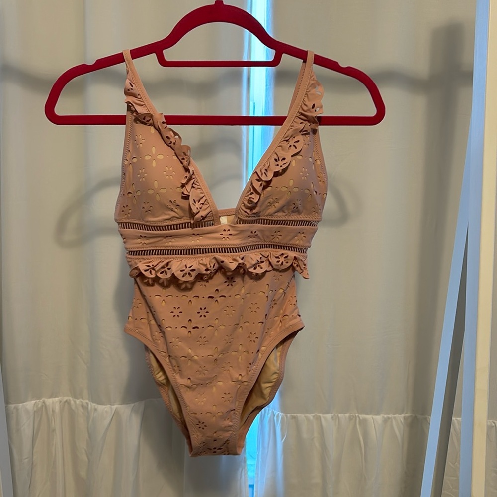 Lacy one piece bathing suit (b2)